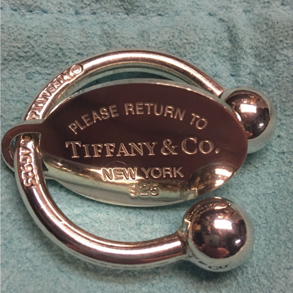 Tiffany and co RTT Oval Tag Keychain-Like New